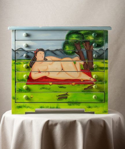 Cajonera de mujer desnuda