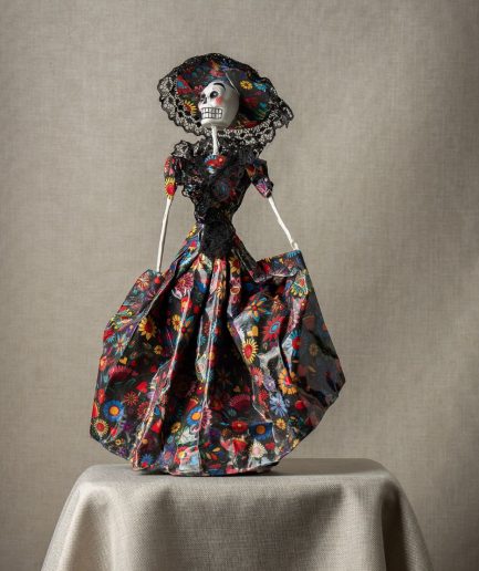 Catrina vestido folclórico negro floreado