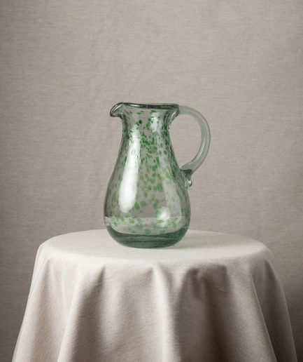 jarra de cristal puntos verdes