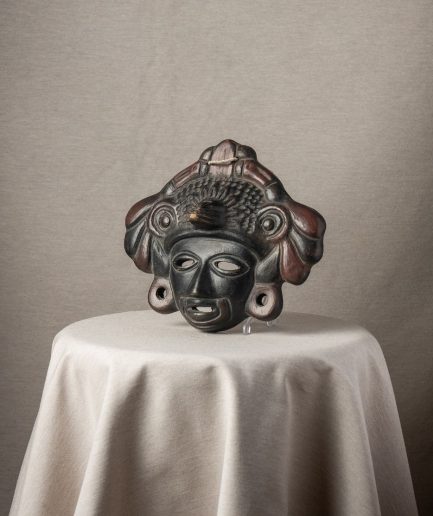 barro negro, hombre de pendientes grandes