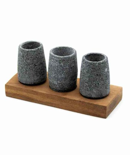 Juego de 3 tequileros liso en base de madera rectangular de pino