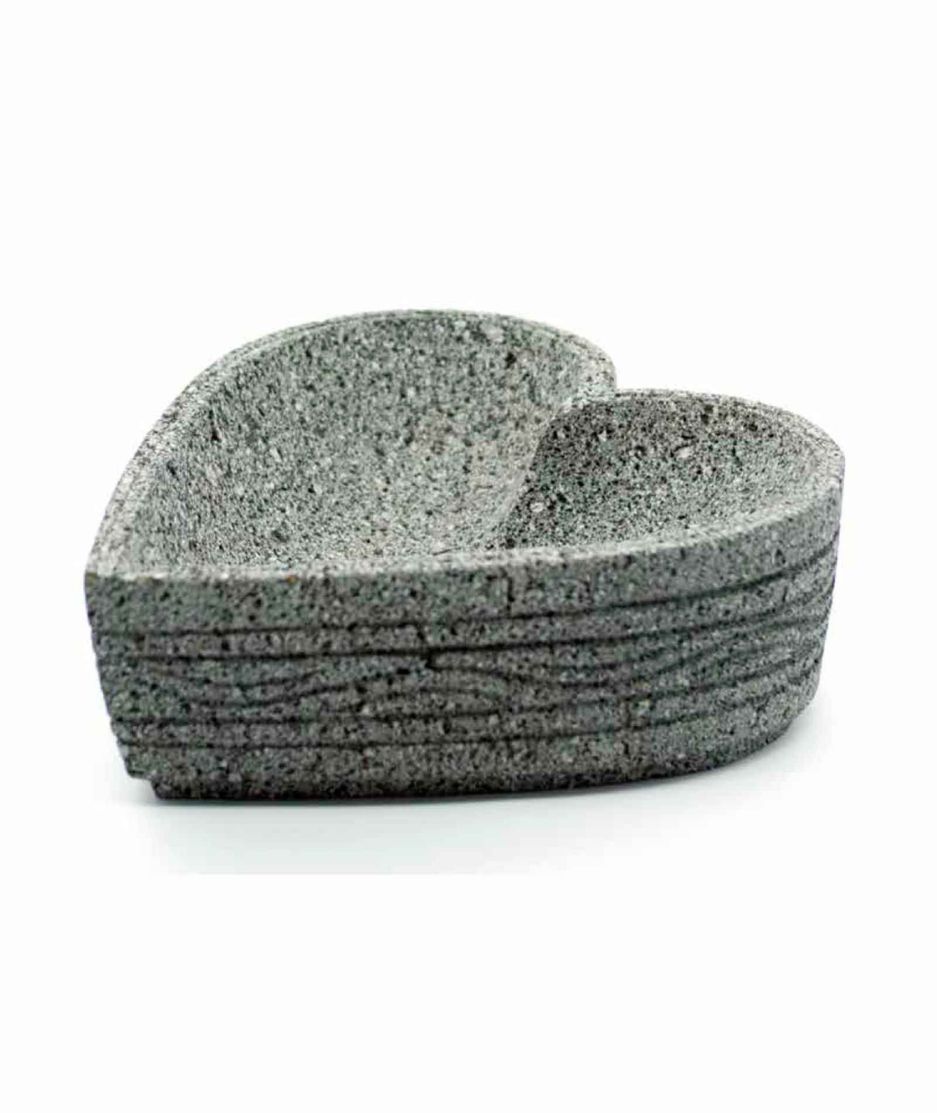mansion-folclor-madrid-piedra-volcanica-Molcajete-grande-Corazon Molcajete grande de corazón