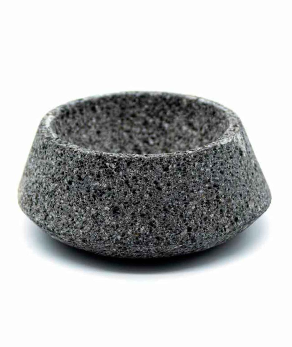 mansion-folclor-madrid-piedra-volcanica-Mortero-grande-conico Mortero grande conico
