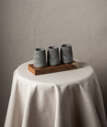 Juego de Tres Tequileros con Textura en Base Rectangular Madera Pino (Pata Elef)
