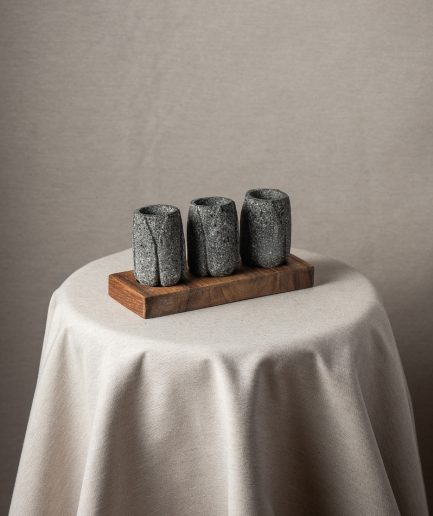 Juego de Tres Tequileros con Textura en Base Rectangular Madera Pino