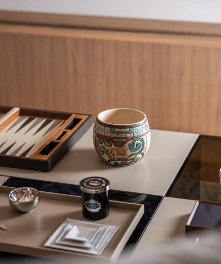 Jarron Prehispánico verde blanco rojo <div class="galope"> - Colección Galope - </div>