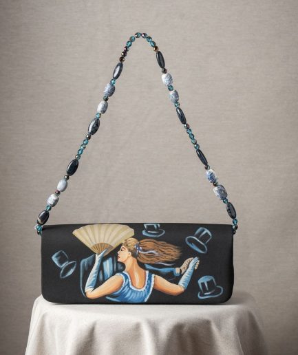 Bolso de noche mujer con vestido azul fondo negro <div class="galope"> - Colección Galope - </div>